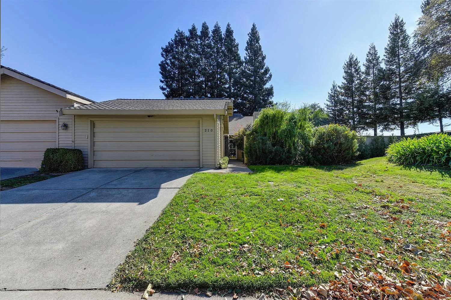 210 Portinao Cir photo 1