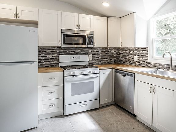 5th image of 5108 Sunny Meade Ln
