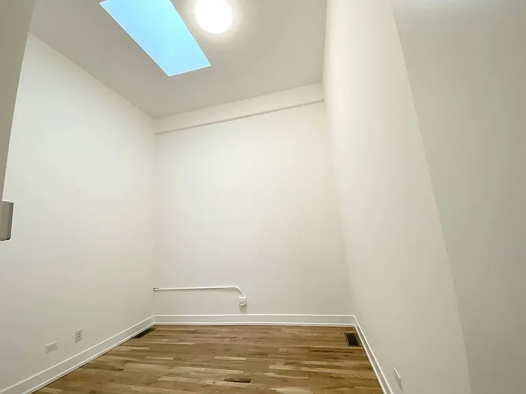 1348 N Milwaukee Ave — Photo 12