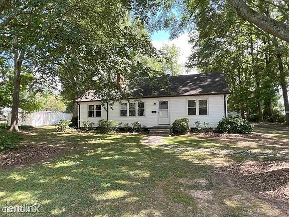 3rd image of 189R College St