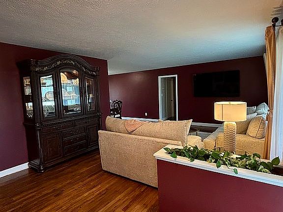 5th image of 19294 Howe Rd