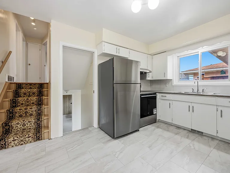 560 Berkshire Rd #A — Photo 4