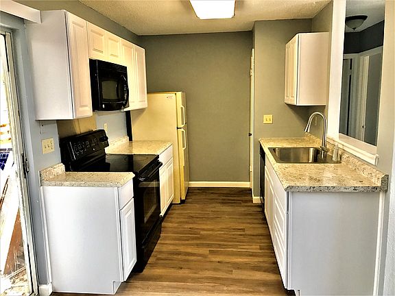4th image of 1015 E Yager Ln Unit 39