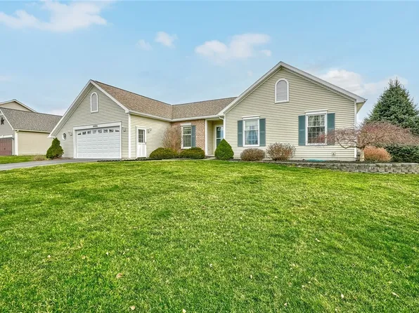 6086 Trillium Trl, Ontario, NY 14519