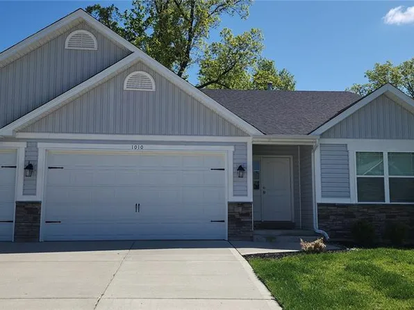 1010 Timber Bluff Dr, Wentzville, MO 63385