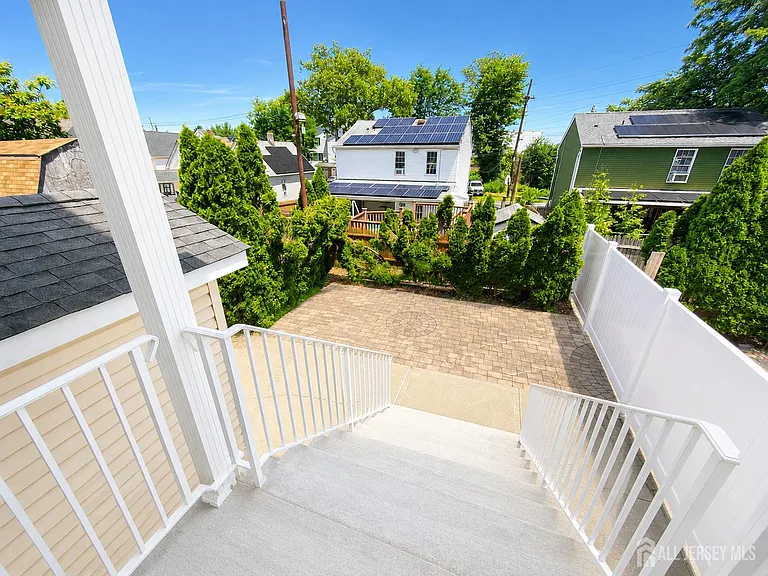 346 Thomas St — Photo 10