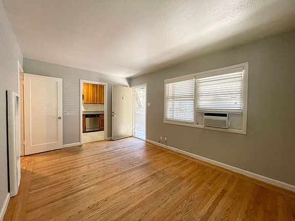 2nd image of 411 22nd St APT 1