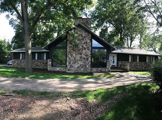 4003 E 2750th Rd, Sheridan, IL 60551