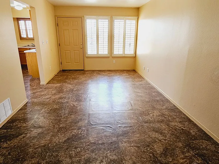 3903 Van Buren Ave — Photo 5