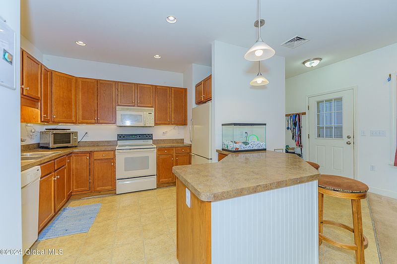 5th image of 73 Saratoga Road #5