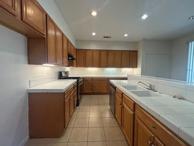 44321 Sunmist Ct — Photo 9