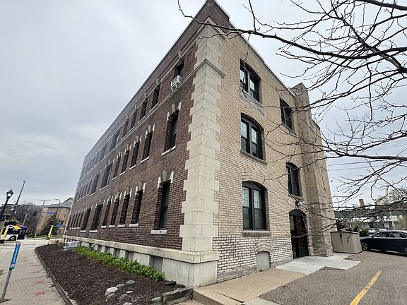 5th image of 900 Centennial Pl #17