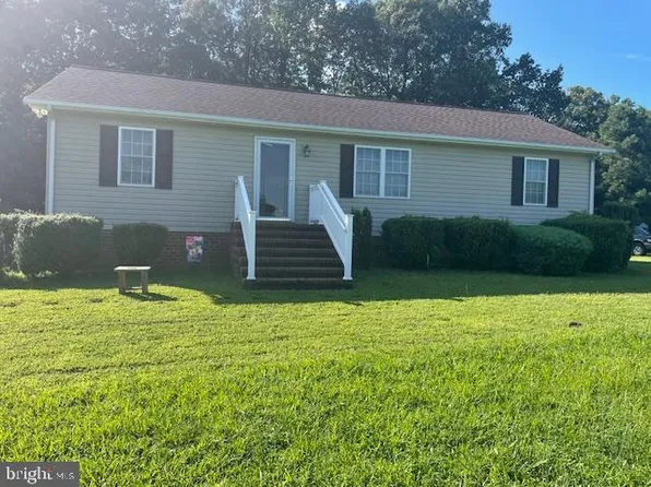 777 Lowe Dr, Hague, VA 22469
