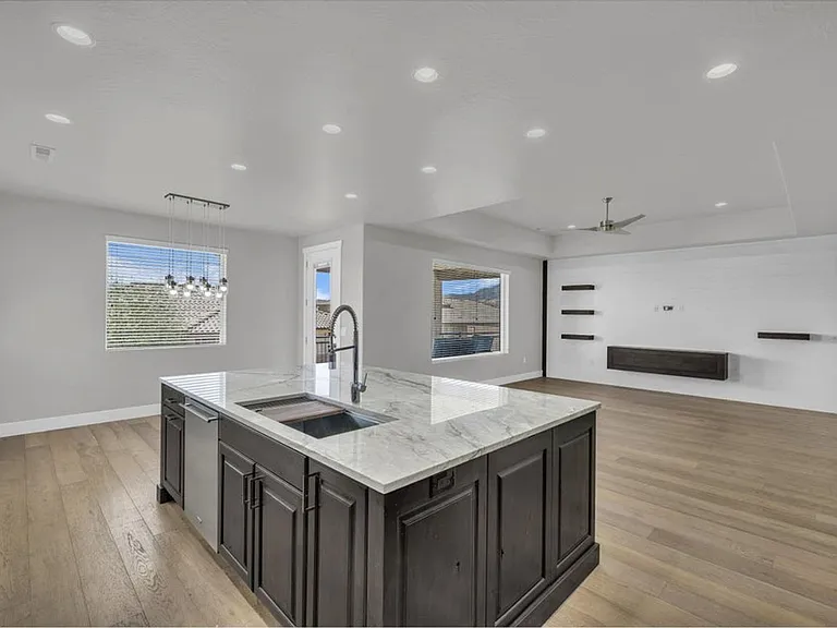 2792 S 3250 W — Photo 11