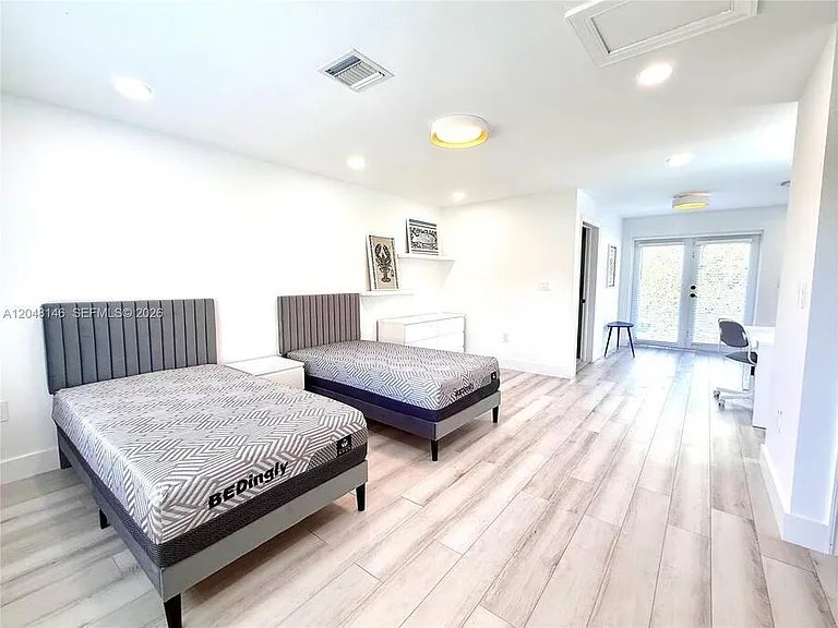 1345 SW 14th Ave — Photo 42