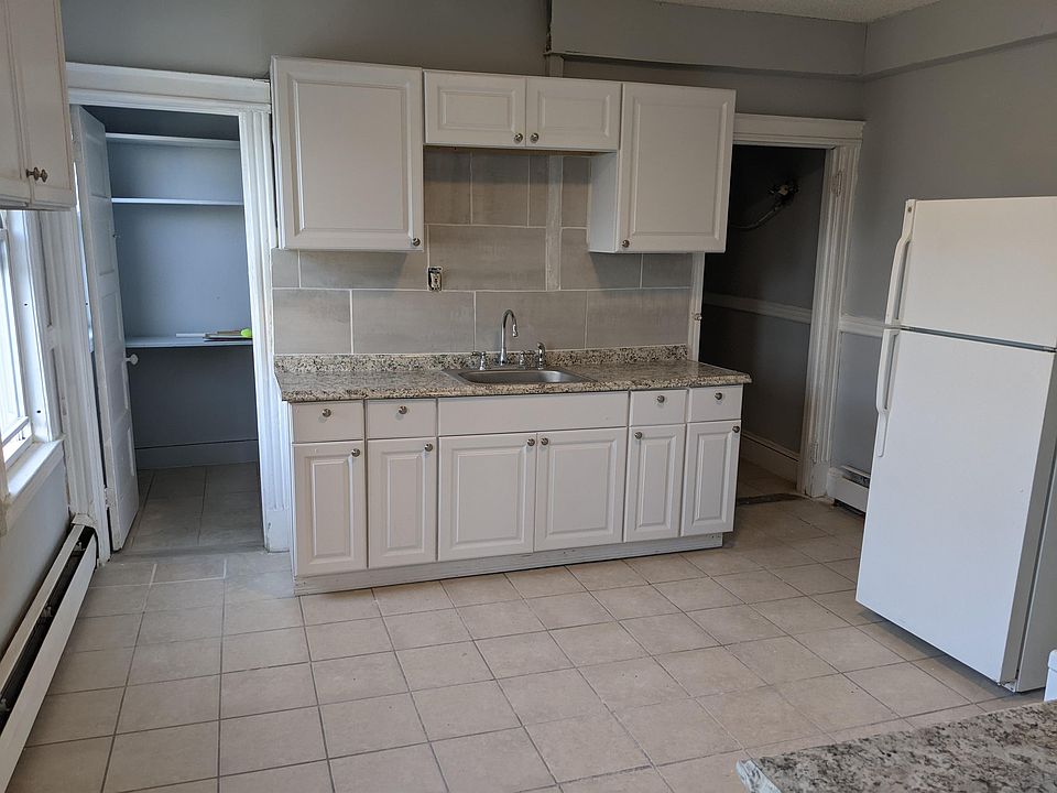 1st image of 294 Bellevue St Floor 3