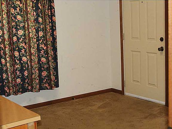 3rd image of 2318 Foster Ln
