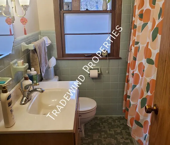 2488 Chatsworth St N — Photo 11