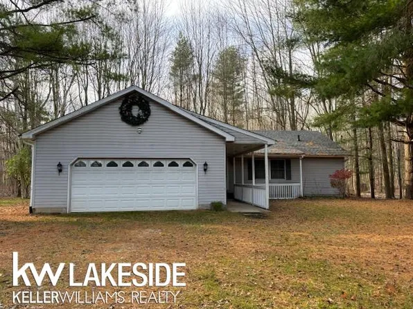 2422 Mayer Rd, Columbus, MI 48063