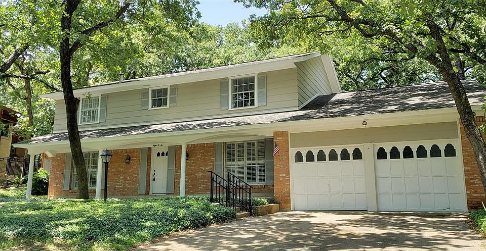 1st image of 802 Live Oak Ln