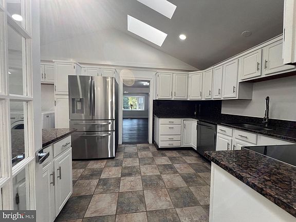 3rd image of 9872 Red Hill Rd