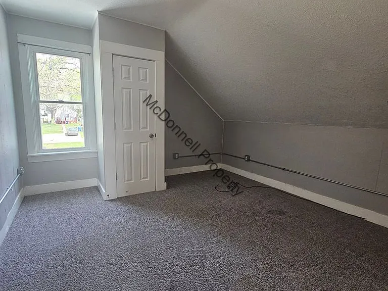 1220 W 5th St — Photo 11