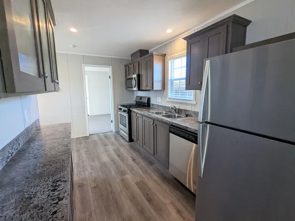 587 Delaware St, Belleville, MI