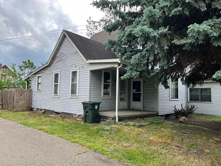 1100 5th St SW — Photo 1