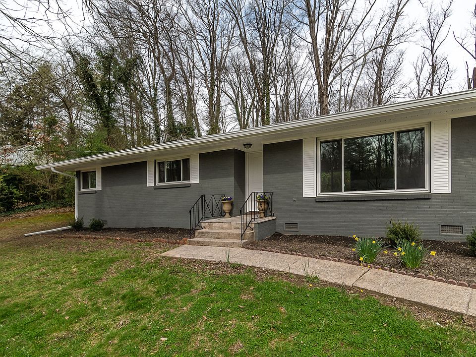 1st image of 207 Lake Forest Dr