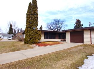 101 28th St SW, Minot, ND 58701