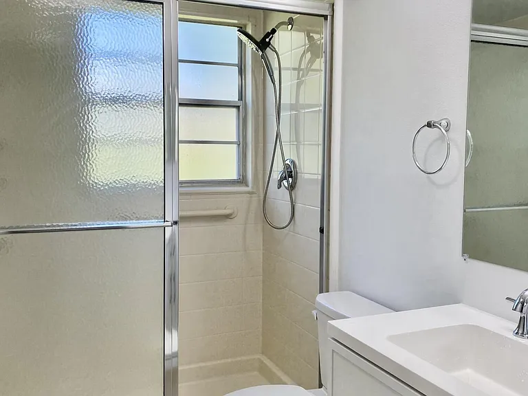 256 Mansfield Dr #G — Photo 23