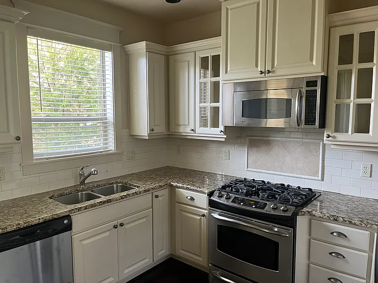 10471 SW Windwood Way — Photo 2