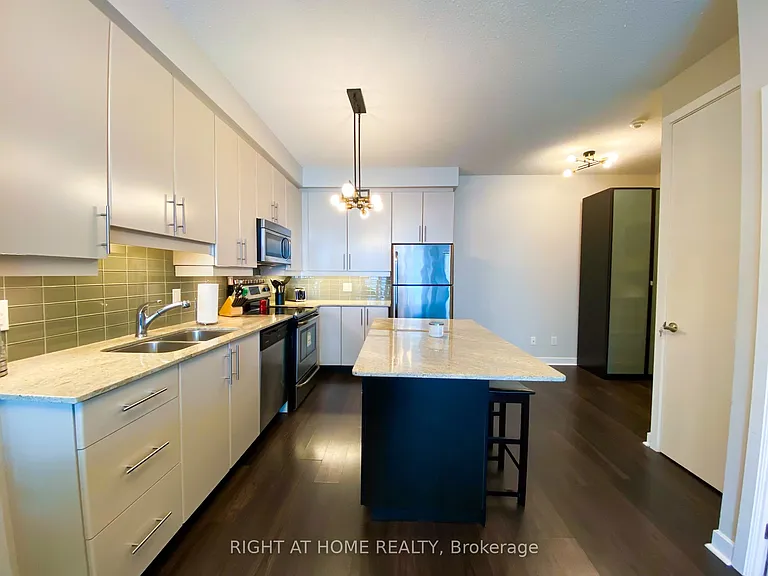 33 Bay St #3213 — Photo 8