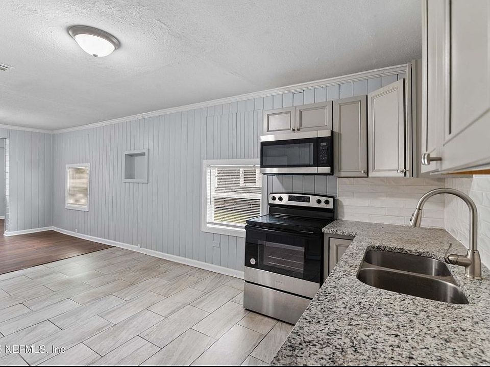 1st image of 352 Golfair Blvd