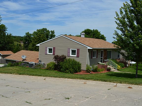 5th image of 1003 E Saint Clair St