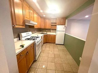 30-33 30th St #1, Astoria, NY 11102