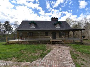 1194 N Lowe Rd, Crossville, TN 38571