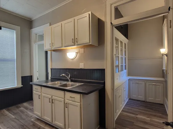 136 High Ave #D, Oshkosh, WI 54901