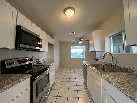5th image of 651 E Manor Dr