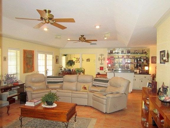 4th image of 3001 Royal Palm Cir