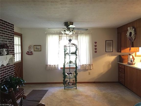 5th image of 824 Kaderly Ave SW
