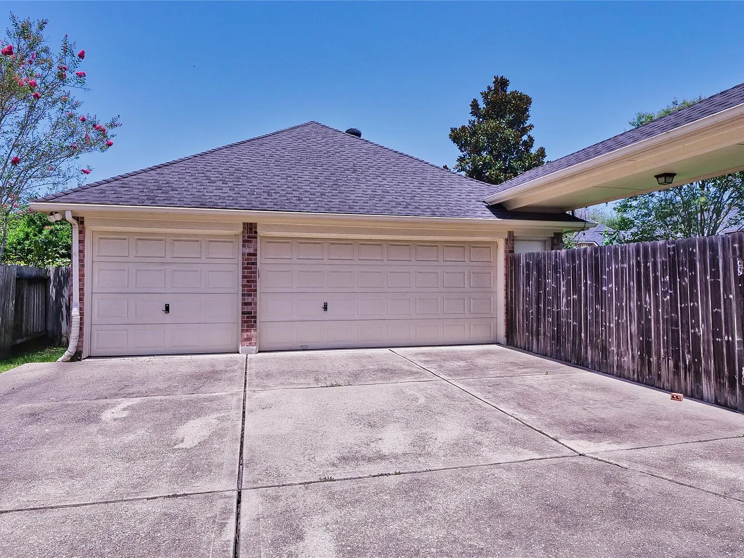 5 bed, 4.0 bath, 3854 sqft, $3,490 — Photo 3