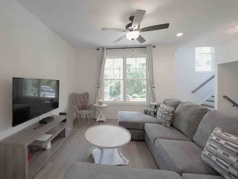418 Moseley Dr — Photo 22