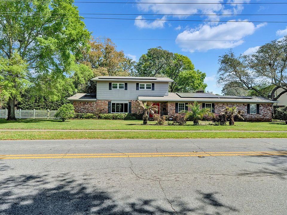1st image of 700 Country Club Ave NE