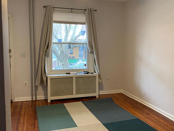3rd image of 109 E Hortter St
