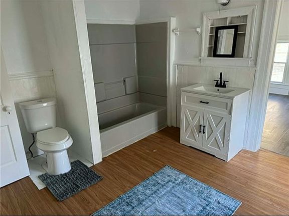 3rd image of 54 Lakeview Ave