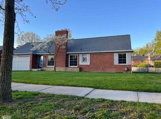 1111 S Renaud Rd, Grosse Pointe Woods, MI 48236