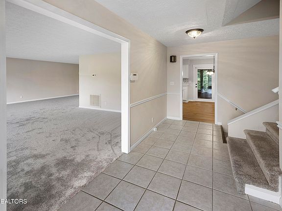 3rd image of 7501 Shaker Dr