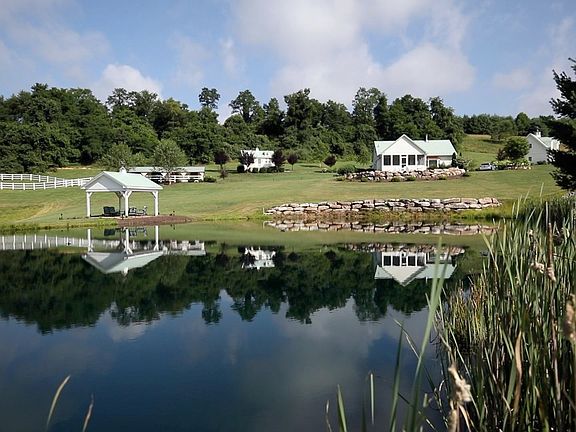2nd image of 141 Fox Trot Ln