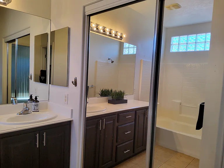 1263 N Spring Valley Dr — Photo 15